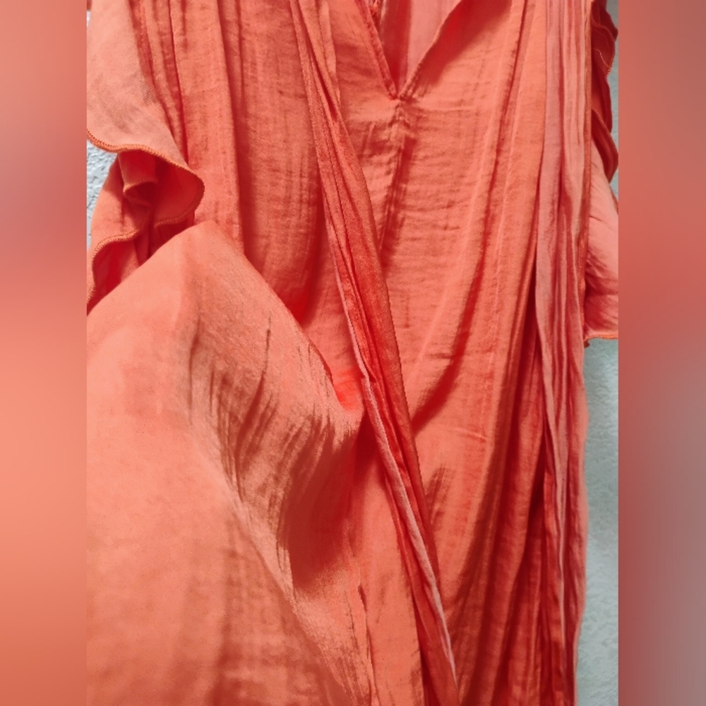 Sleeveless Ruffled Blouse - Picture 10 of 10